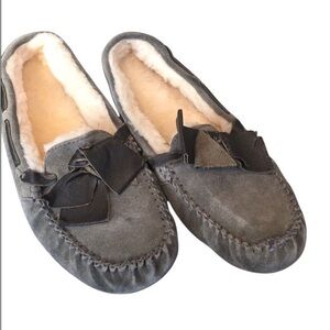 UGG Original Gray Suede with Leather Bows Comfortable Slippers Shoes 9.